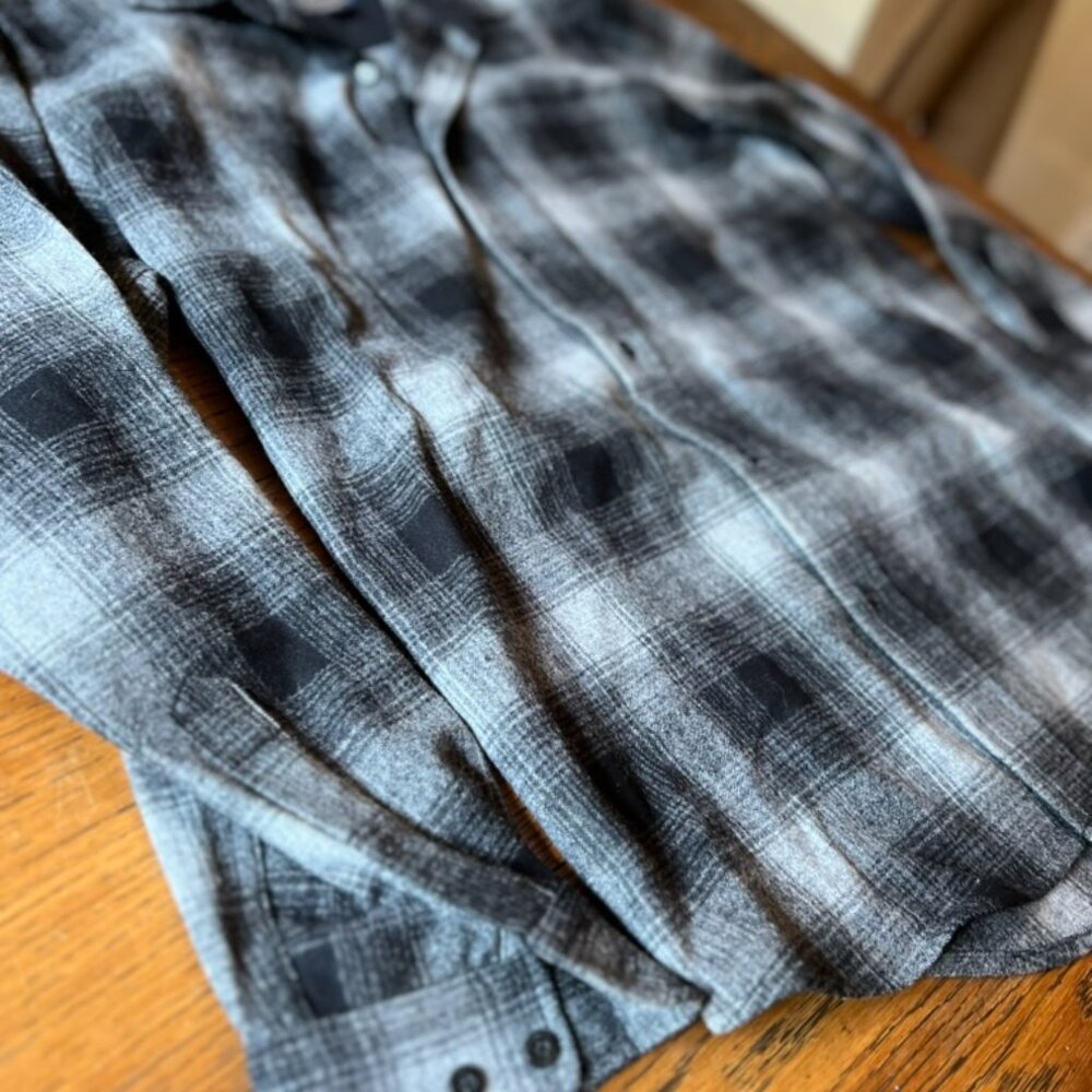Pendleton Grey Plaid Shirt In Like New Condition.… - image 6